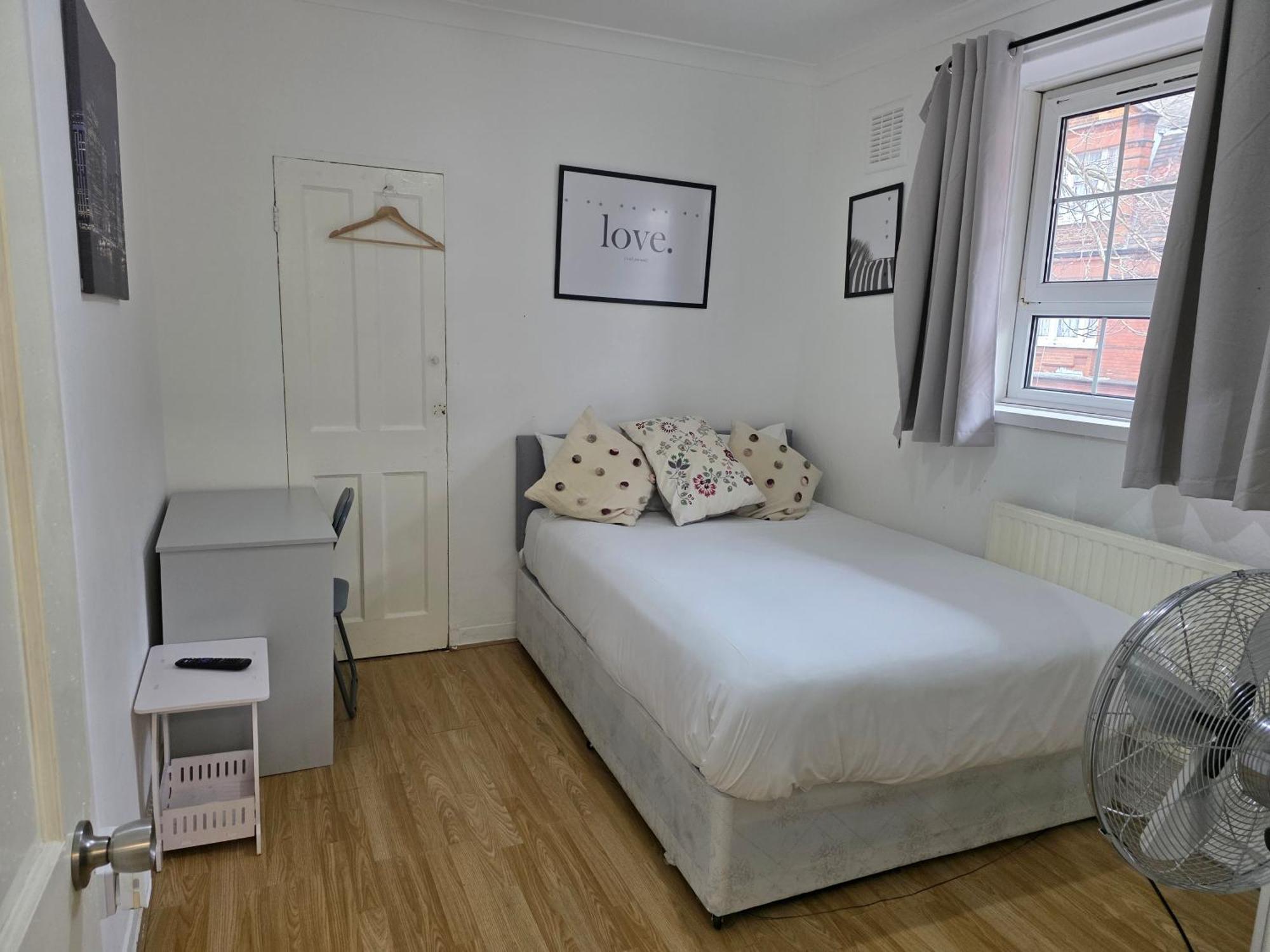 Budget Grey House London Ngoại thất bức ảnh